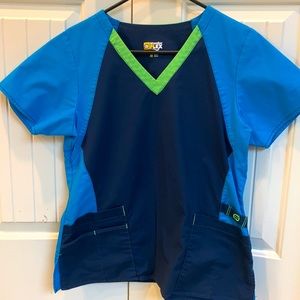 Wonder Wink scrub top!  Size Medium.